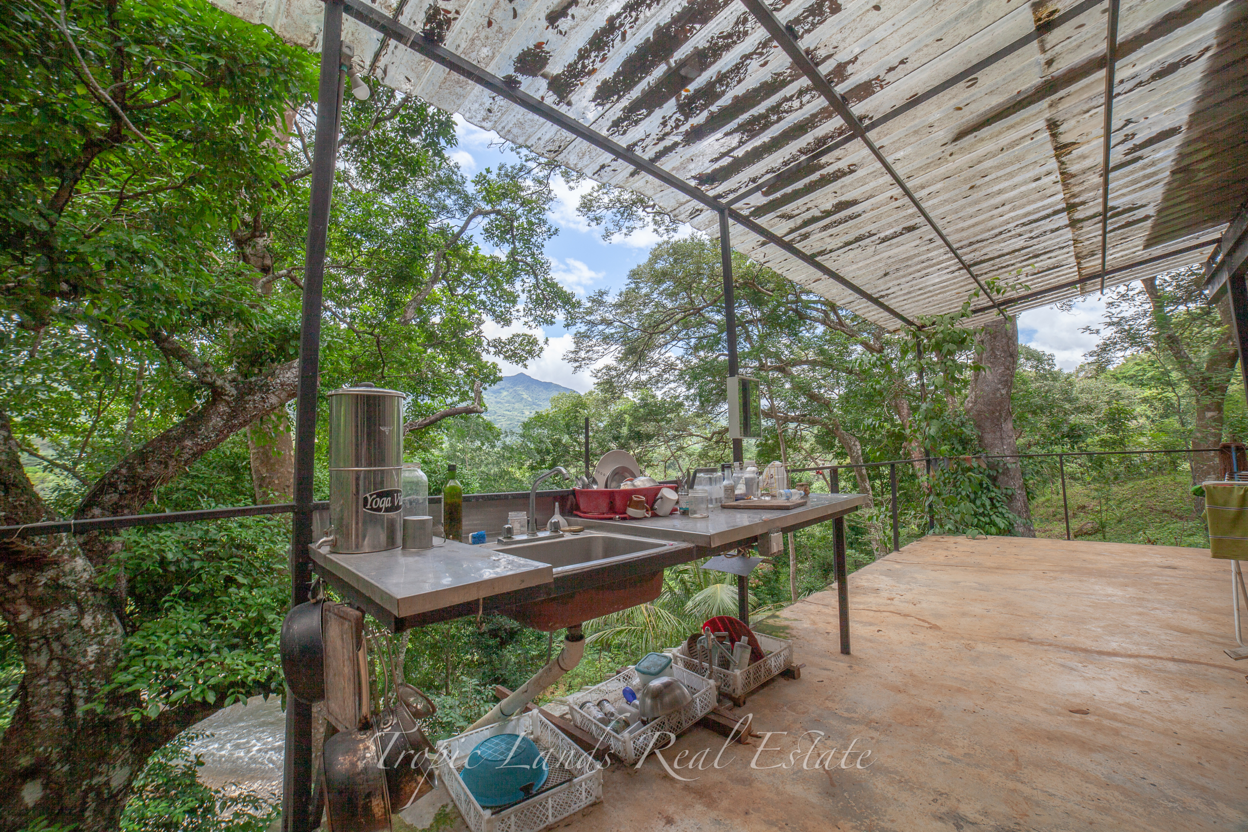riverfront jungle house for sale in Santa Fe veraguas Panama